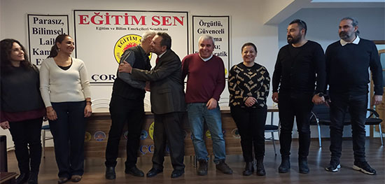 EĞİTİM SEN’DE BAYRAK DEĞİŞİMİ