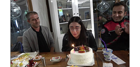 YUNUSLARDAN AĞLATAN DOĞUM GÜNÜ SÜRPRİZİ