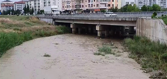 SAĞANAK SONRASI DERELERİN DEBİSİ YÜKSELDİ