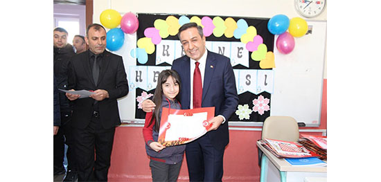   MEZUN OLDUĞU OKULDA KARNE VERDİ