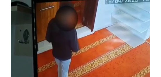 CAMİDEN HIRSIZLIK KAMERAYA YANSIDI