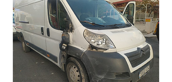 MOTOSİKLET VE TİCARİ ÇARPIŞTI : 1 YARALI